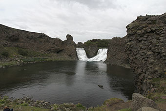 Þjoðveldisbær, Wasserfall Hjálparfoss