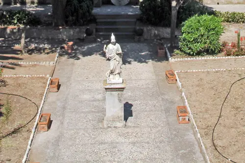 Elba, Villa dei Mulini, Garten, Statue der Minerva