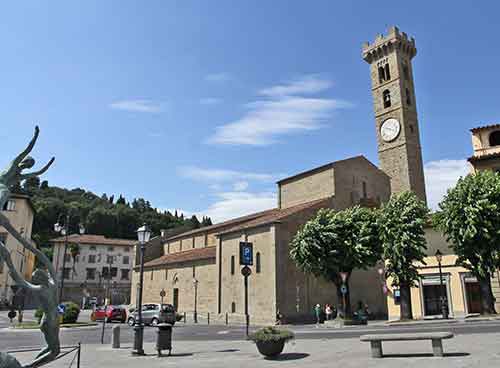 Toskana: Fiesole, Piazza  Mino da Fiesole, Duomo San Romolo