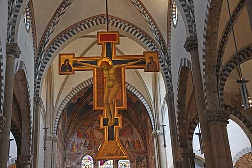 Toskana: Florenz - Santa Maria Novella, gemaltes Kruzifix im Mittelschiff