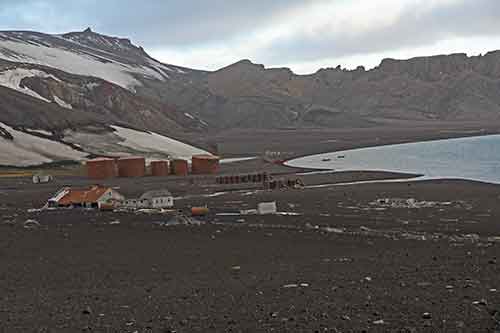 Südshetlandinseln, Deception Island, Walverarbeitungsstation Hektor/Base B