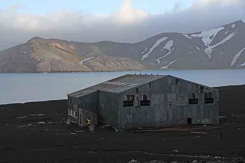 Südshetlandinseln, Deception Island, Whalers Bay, Flugzeug-Hangar