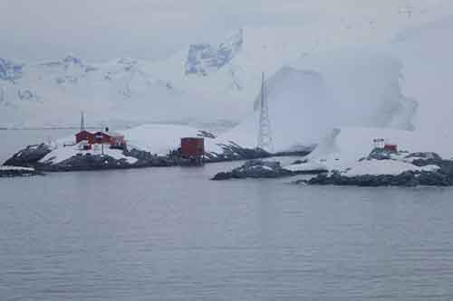 Antarktische Halbinsel, Dallmann Bay, argentinische Station auf Gamma Island