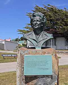 Falkland-Inseln, Stanley, Büste von Margaret Thatcher