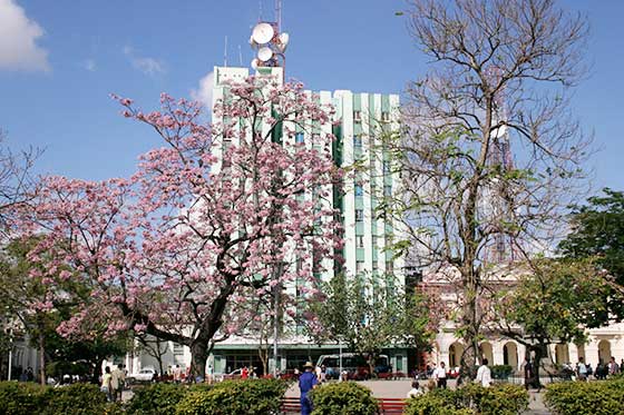 Santa Clara, Parque Leoncio Vidal - Hotel Santa Clara Libre