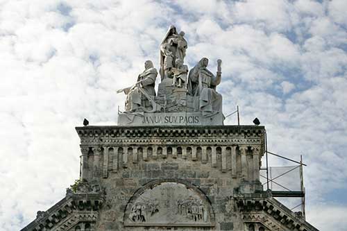 Cementerío de Cristóbal Colón, Statuen