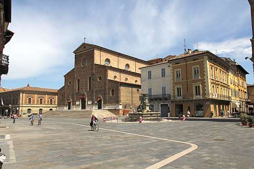 Faenza, Piazza della Libertà