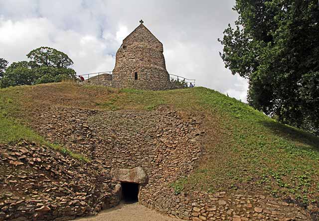 La Hougue Bie, Grabhügel