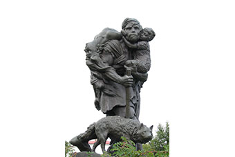 Akureyri, Gymnasium-Denkmal „Der Geächtete”