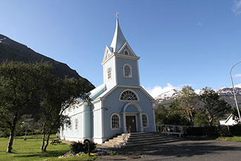 Seyðisfjörður, Blaue Kirche
