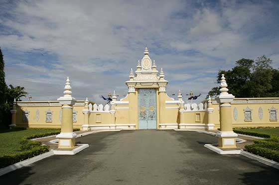 Phnom Penh, Königspalast, Siegestor