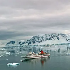 MS HANSEATIC in der Paradise Bay