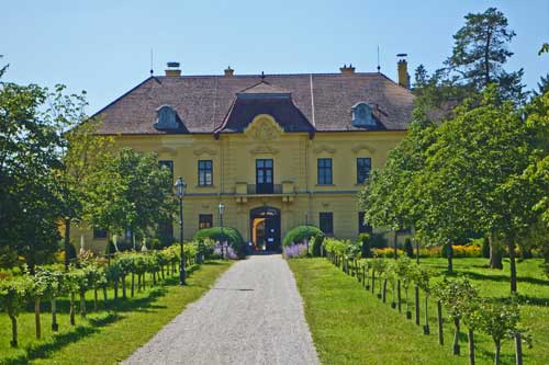 Marchfeld, Schloss Eckartsau, Osttrakt-Gartenseite