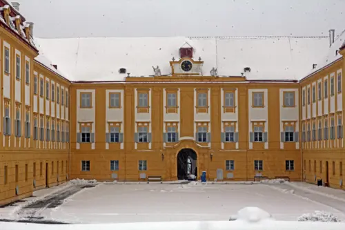 Schloss Hof, Ehrenhof im Winter