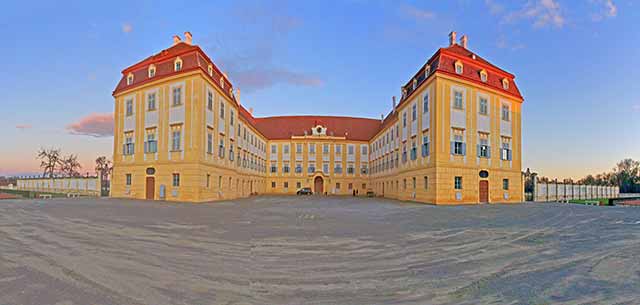 Marchfeld, Schloss Hof, Ehrenhofseite