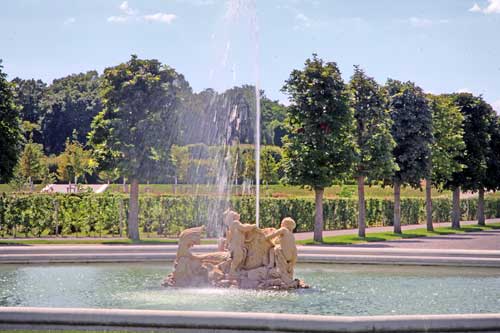 Schloss Hof, Terasse 7, Oktogonbrunnen