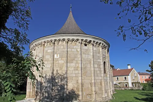 Marchfeld, Petronell, Rundkirche, Außenfassade