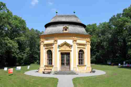 Schloss Obersiebenbrunn, Gartenpavillon
