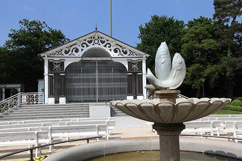 Ostseebad Boltenhagen Kurpark Springbrunnen und Konzertpavillon