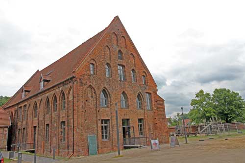 Bad Doberan, Münster, Kornhaus
