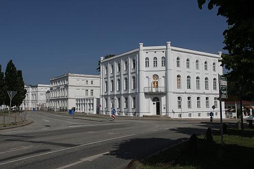 Rügen, Putbus, Häuser am Circus