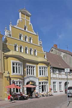 Wismar, Löwen-Apotheke Bademutterstraße