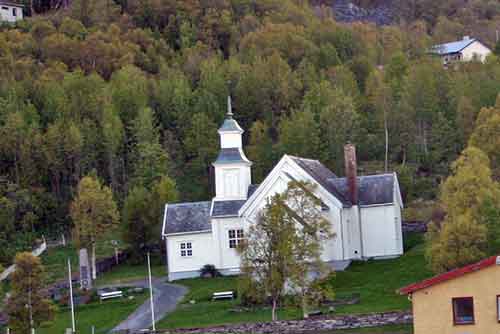 Skjervøy, Kirche