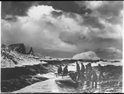 Frank Hurley, Landung auf Elephant Island