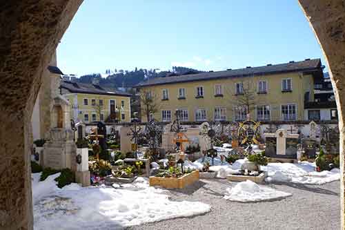 Altenmarkt, Pfarrkirche außen, Friedhof
