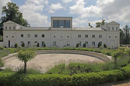 Rügen Putbus Schlosspark Orangerie Hofseite