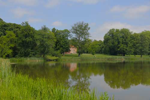 Rügen Putbus Schlosspark Schwanenteich