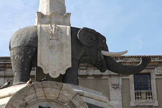Catania, Piazza del Duomo, Fontana dell' Elefante