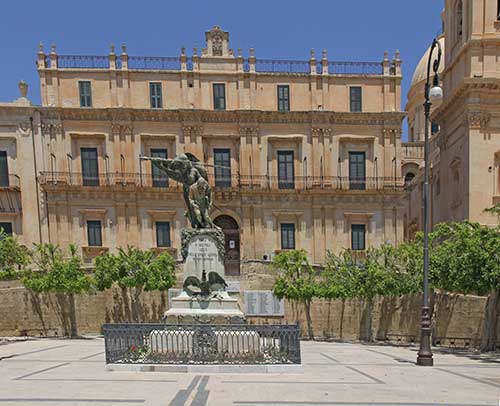 Noto, Palazzo Landolina