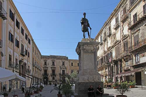 Palermo, Piazza Bologni
