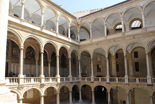 Palermo, Palazzo dei Normanni, Cortile Maqueda