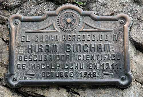 Machu Picchu, Gedenktafel Hiram Bingham