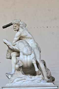 Toskana: Florenz, Loggia dei Lanzi, Herkules kämpft mit dem Kentauren Nessos
