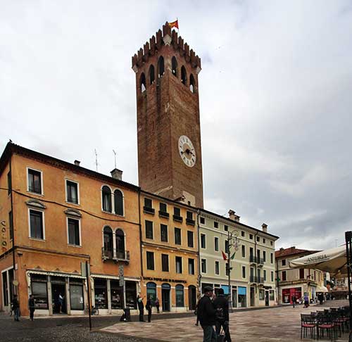 Piazza Giuseppe Garibaldi, Torre Civica