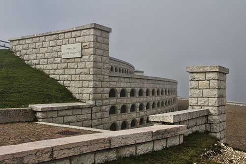 Sacrario Militare di Cima Grappa, österreichisch-ungarische Grabstätte