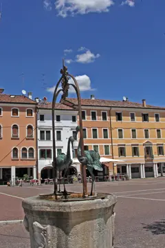 Portogruaro, Kranichbrunnen